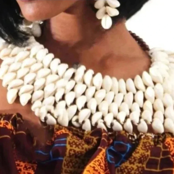 Natasha 5 Row Bib Cowrie Shell Necklace  NWT - Picture 1 of 4